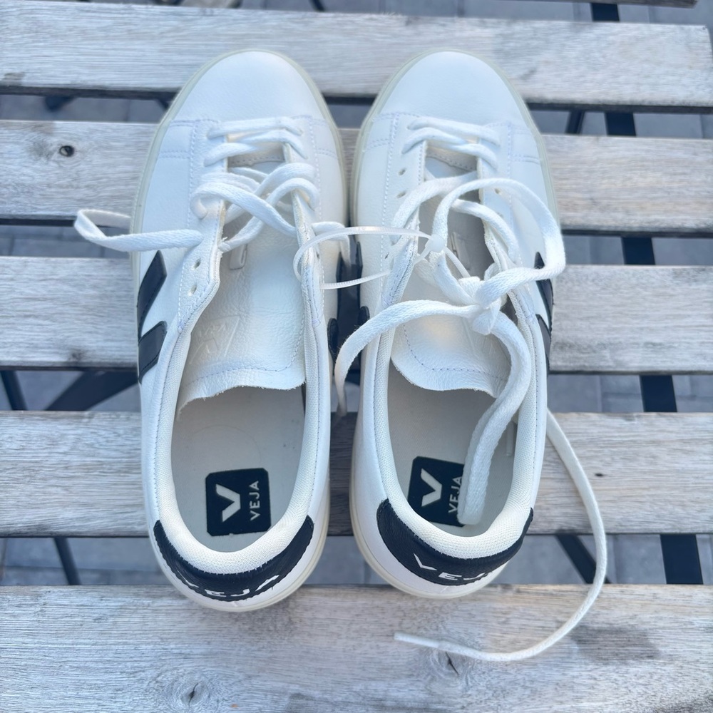 Veja Men's V-10 Sneakers in White Black Leather - Picture 8 of 10